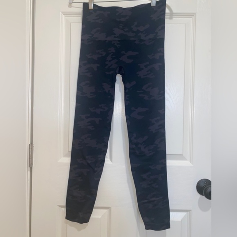 Spanx Look At Me Now Seamless Leggings - Picture 5 of 7